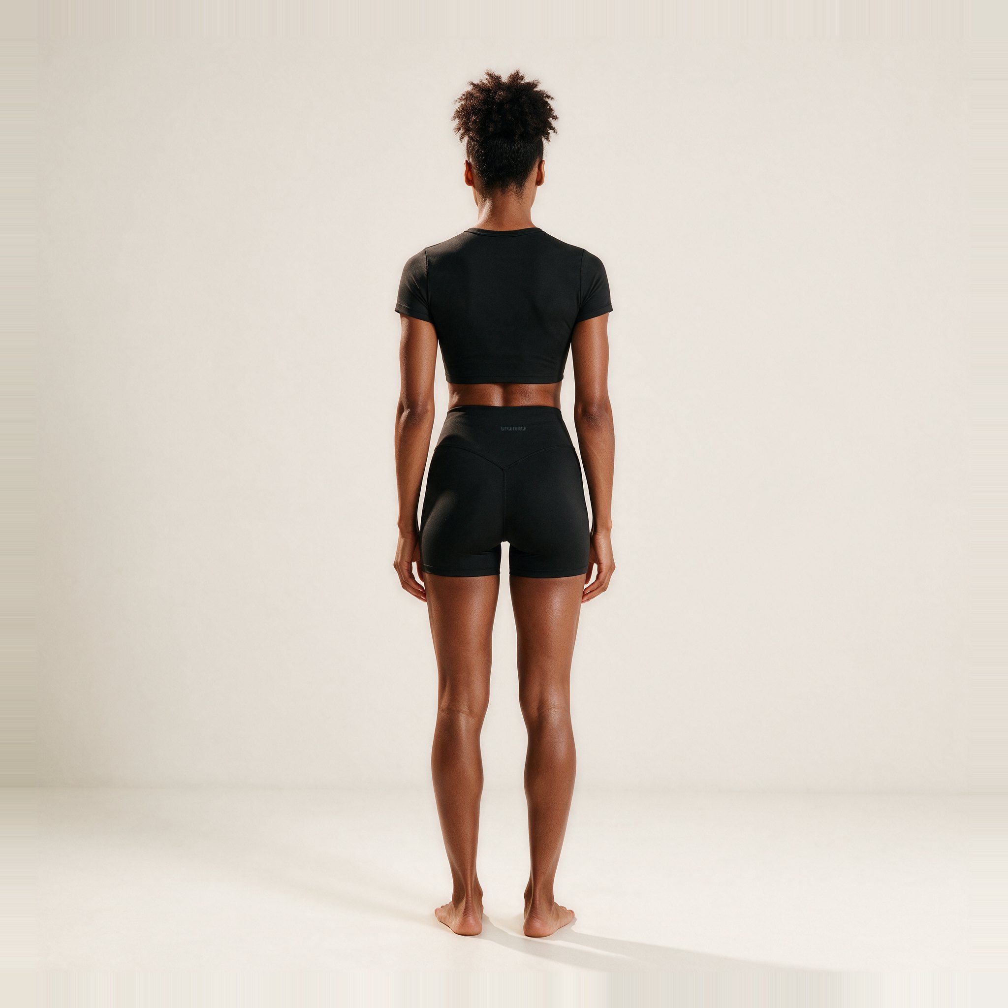 Mira Form-Shorts in Black, Bild 3